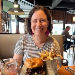 Meet your Posher, Lara